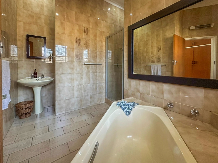 3 Bedroom Property for Sale in Meerhof North West